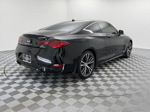 Photo 5 of 53 of 2017 INFINITI Q60 2.0T