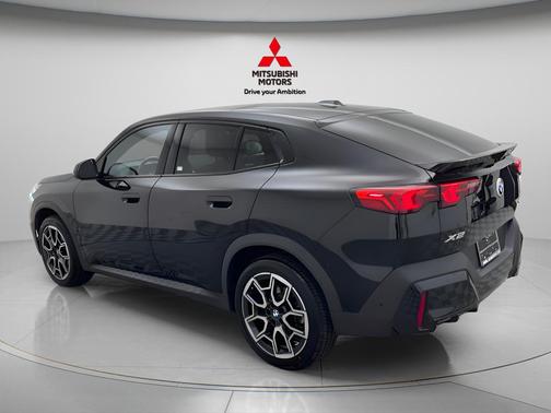 Black Sapphire Metallic 2025 BMW X2 xDrive28i