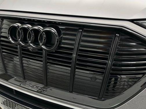 2022 Audi e-tron Premium
