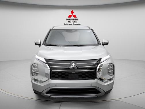 Alloy Silver Metallic 2025 Mitsubishi Outlander SE 2.5 2WD