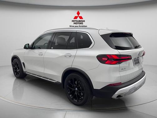 White 2024 BMW X5 xDrive40i