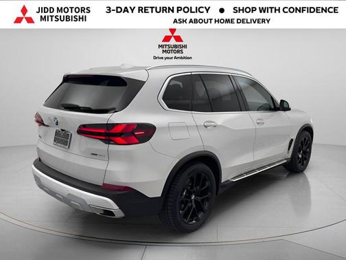White 2024 BMW X5 xDrive40i