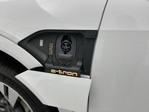 2021 Audi e-tron Premium