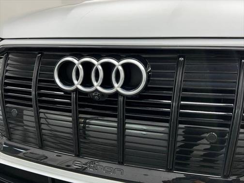 2021 Audi e-tron Premium