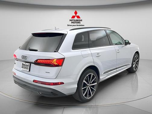 Silver Metallic 2022 Audi Q7 55 Premium Plus