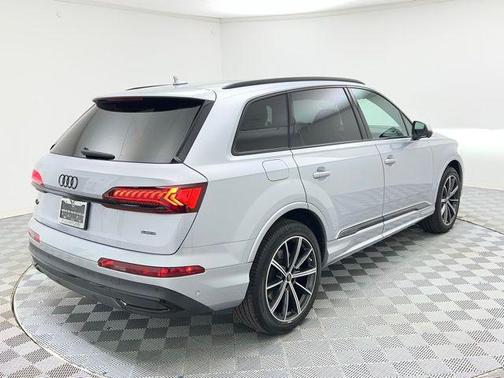 2022 Audi Q7 55 Premium Plus
