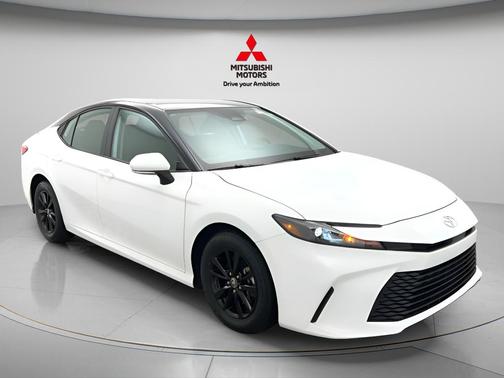 Ice Cap 2025 Toyota Camry LE