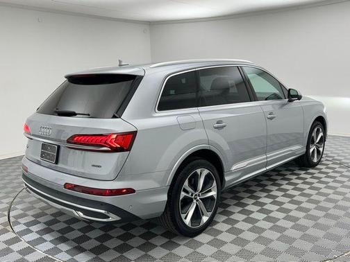 2022 Audi Q7 55 Premium Plus