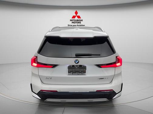 Mineral White Metallic 2025 BMW X1 xDrive28i