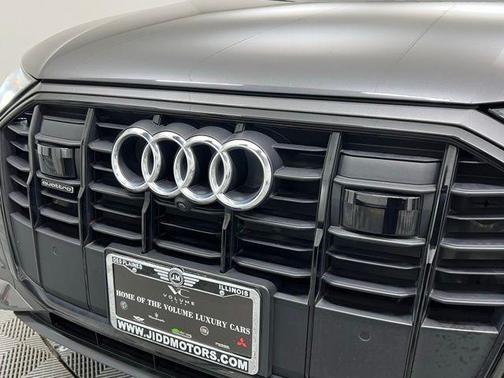 2022 Audi Q7 55 Premium Plus