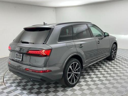 2022 Audi Q7 55 Premium Plus