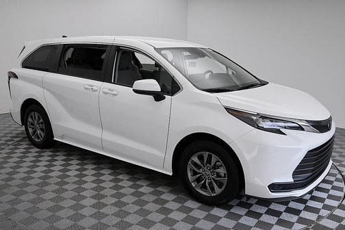 2024 Toyota Sienna LE