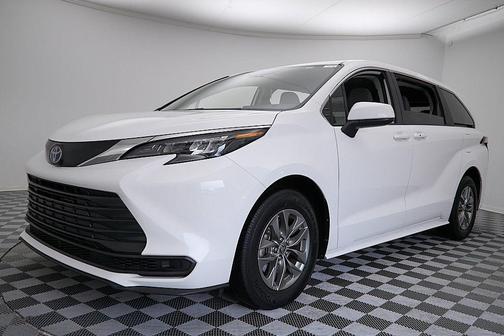 2024 Toyota Sienna LE