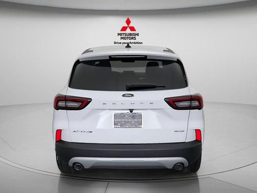 OXFORD WHITE 2025 Ford Escape Active