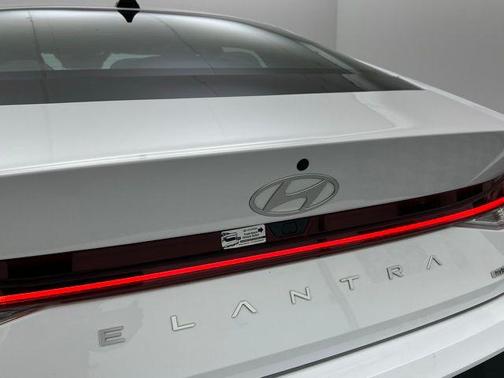 2025 Hyundai ELANTRA HEV Limited