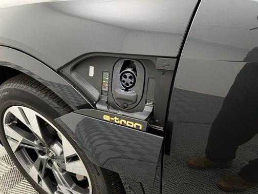 2021 Audi e-tron Premium