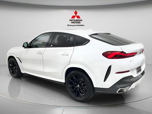 Alpine White 2025 BMW X6 xDrive40i