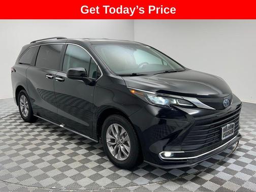 2024 Toyota Sienna XLE