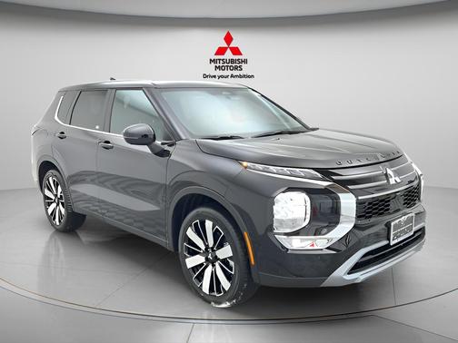 Labrador Black Pearl 2026 Mitsubishi Outlander SE 1.5T S-AWC