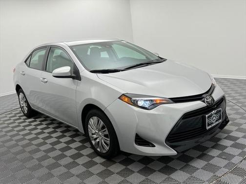 Photo 4 of 57 of 2019 Toyota Corolla LE