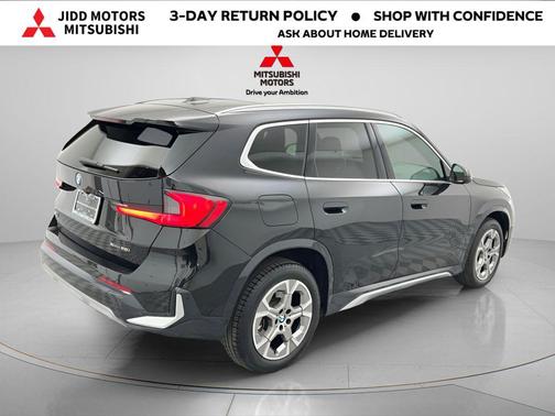 Black Sapphire Metallic 2025 BMW X1 xDrive28i