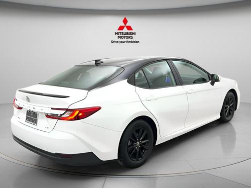 Ice Cap 2025 Toyota Camry LE