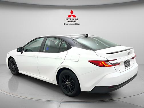 Ice Cap 2025 Toyota Camry LE