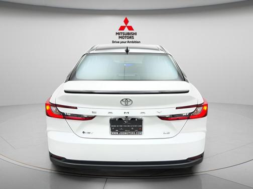 Ice Cap 2025 Toyota Camry LE