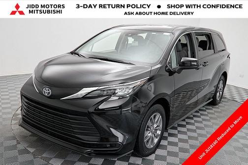 2024 Toyota Sienna LE