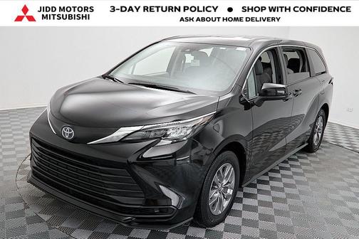 2024 Toyota Sienna LE