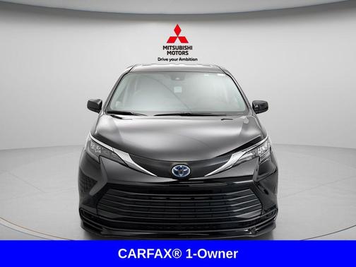 2024 Toyota Sienna LE