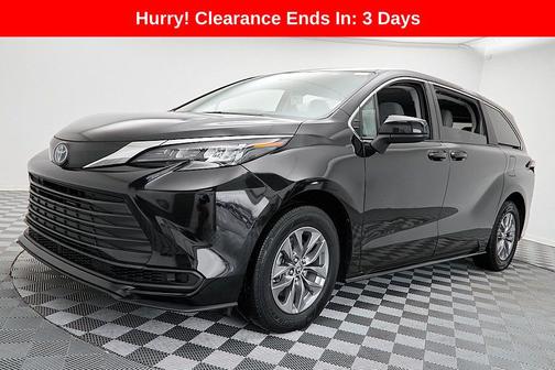 2024 Toyota Sienna LE