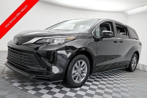 2024 Toyota Sienna LE