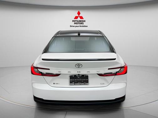 Ice Cap 2025 Toyota Camry LE