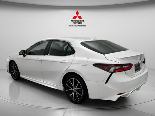 Ice Cap 2024 Toyota Camry SE