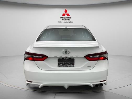 Ice Cap 2024 Toyota Camry SE