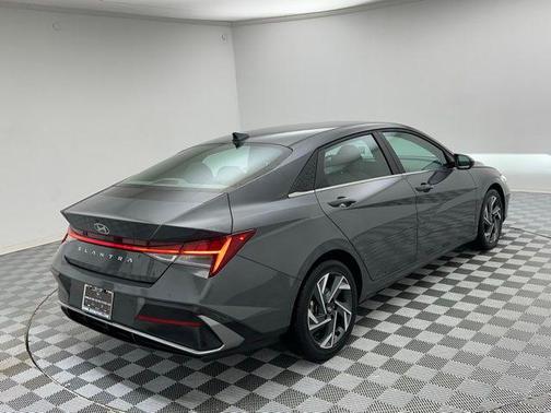 2025 Hyundai ELANTRA SEL