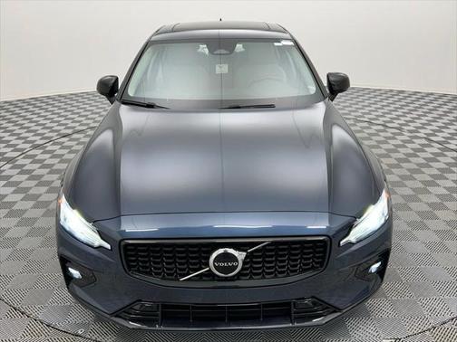 2024 Volvo S60 B5 Core Dark Theme
