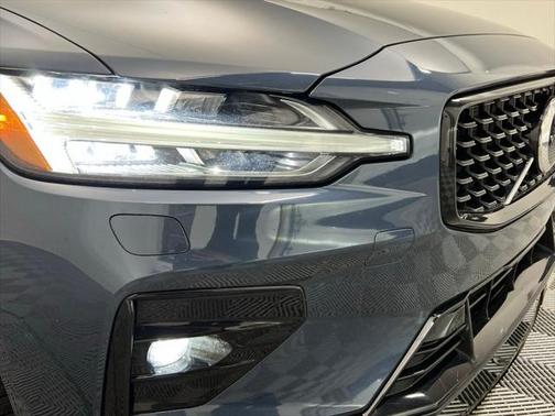 2024 Volvo S60 B5 Core Dark Theme