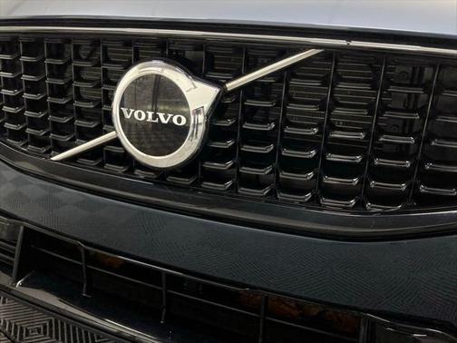 2024 Volvo S60 B5 Core Dark Theme