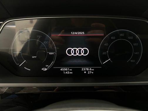 2022 Audi e-tron Premium Plus