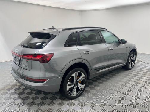 2022 Audi e-tron Premium Plus