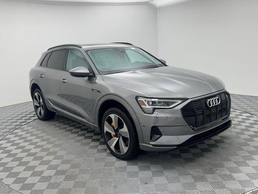 2022 Audi e-tron Premium Plus