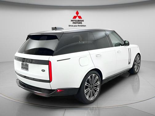 White 2023 Land Rover Range Rover P530 SE