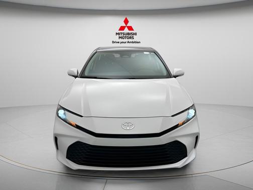 Ice Cap 2025 Toyota Camry LE