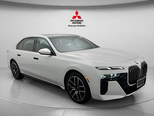 White 2025 BMW 740 i xDrive