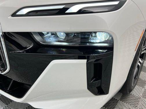 2025 BMW 740 i xDrive