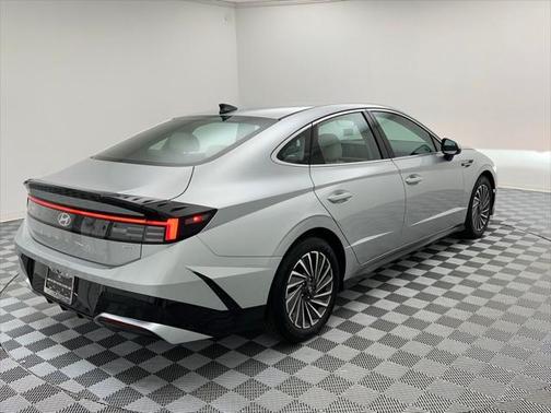 2024 Hyundai SONATA Hybrid SE