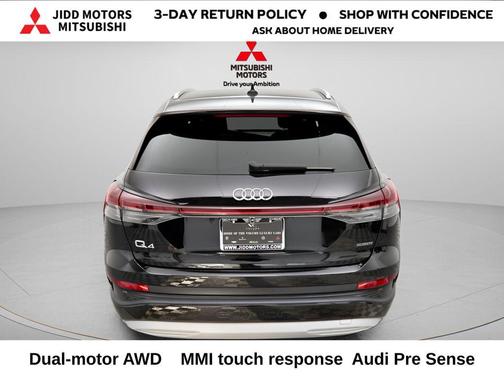 Mythos Black Metallic 2022 Audi e-tron Premium