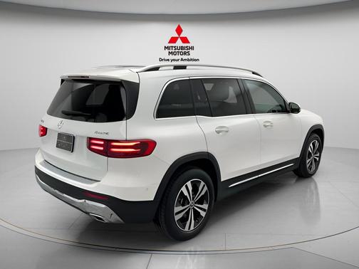 Polar White 2024 Mercedes-Benz GLB 250 4MATIC